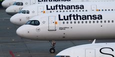 Avions de Lufthansa à l'aéroport de Francfort
