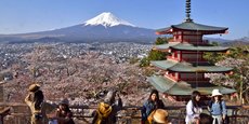 Le mythique Mont Fuji souffre de la surfréquentation touristique si bien que son accès va être restreint à partir de cet été.