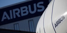 Photo du logo d'Airbus à l'extérieur de l'usine Airbus de Saint-Nazaire