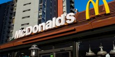 Le logo de McDonald's sur la façade d'un restaurant à Londres