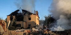 Une maison a été frappée par une attaque de drones russes à Kharkiv, en Ukraine