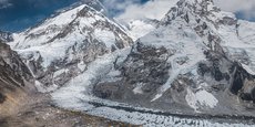 Vue du mont Everest, du glacier de Khumbu et du camp de base au Népal