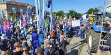 Ils étaient plusieurs milliers d'opposants la semaine dernière à manifester contre le projet de construction de deux importantes retenues d'eau destinées à l'irrigation agricole dans le Puy-de-Dôme. Ils demandent un moratoire, au niveau local et national.
