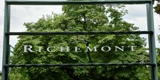 Le logo de la société de produits de luxe Richemont à son siège de Bellevue