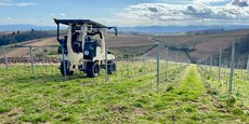 La première machine de Sabi Agri, un enjambeur électrique portant des outils classiques, est destinée à la viticulture, mais l'entreprise sortira en fin d'année un nouveau modèle adapté à tous types de cultures.