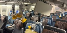 L'intérieur du vol de Singapore Airlines en provenance de Londres après les « fortes turbulences » durant le trajet. (Crédits : ViralPress via Reuters Connect)