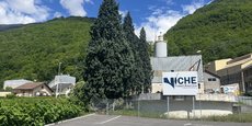 Près de 180 emplois sont menacés sur le site savoyard de Niche Fused Alumina. Le dernier fabricant de corindon blanc en France est désormais en quête d'un repreneur d'ici le 10 juin prochain.