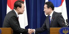 Le Premier ministre japonais Fumio Kishida et le président sud-coréen Yoon Suk Yeol ont entrepris de normaliser leurs relations lors d'une rencontre bilatérale l'an dernier. Ils tenteront de faire de même avec la Chine.
