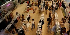 Boutique Shein à Singapour. Grâce au recours à l'intelligence artificielle, la marque asiatique de prêt à porter basée à Singapour parvient à tester la demande en analysant l'accueil fait à ses nouveaux produits, mis en vente en quantité confidentielle (100 à 300 exemplaires).