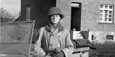 Victor Brombert, en novembre 1944, peu avant la bataille des Ardennes.