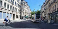 Le nord de la rue de la République, à Lyon, sera piétonnisé afin d'apaiser les trafics : les lignes de bus seront notamment déviées vers la rue Grenette, depuis le quai Saint-Antoine, le long de la Saône.