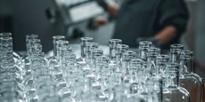 La startup Eco in Pack a lavé 100.000 bouteilles en verre l'an dernier grâce à sa ligne pilote de nettoyage à Cognac, en Charente.