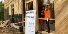 La première botte de paille du futur siège de Coop & Bat a été symboliquement posée jeudi 20 juin à Bassens.