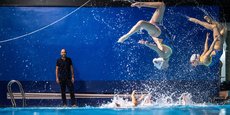 Le chorégraphe avec l’équipe de France de natation synchronisée en décembre à l’Insep, à Paris.