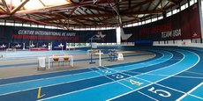 La piste d’athlétisme d’Athletica, à Eaubonne, est déjà parée des couleurs de Team USA.