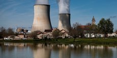 Tours de refroidissement de la centrale nucléaire d'Électricité de France (EDF) à Civaux