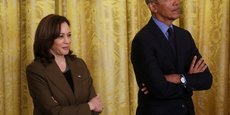 La vice-présidente américaine Kamala Harris avec l'ancien président Barack Obama à la Maison Blanche à Washington