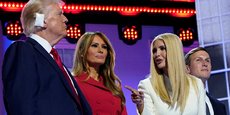 Donald Trump aux côtés de Melania et Ivanka, lors de la Convention républicaine le 18 juillet. Jusq’alors, l’épouse et la fille du milliardaire étaient les grandes absentes de la campagne.