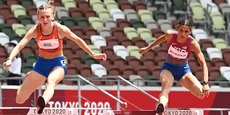 Femke Bol et Sydney McLaughlin en finale aux JO de Tokyo, le 4 août 2021.