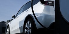 Une station de recharge pour voitures électriques Tesla près de Berlin