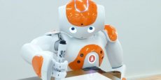 Le robot Nao, emblème de la sucess story pour la société Aldebaran Robotics, sera le nouveau chroniqueur de l'émission Salut les Terriens! sur Canal+.