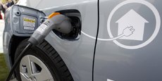 La mise en place d'un réseau suffisant de bornes de recharge pour véhicules électriques est une des demandes de l'industrie automobile pour s'adapter à la fin programmée des ventes des véhicules à moteur thermique.