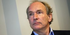 Tim Berners-Lee est le principal inventeur du World Wide Web au tournant des années 1990.