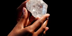En Angola, les producteurs nationaux sont obligés de passer par l'intermédiaire de Sodiam l'entreprise publique de commerce de diamant, pour écouler leurs produits.