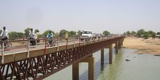 Le pont de N'Gueli qui marque la frontière entre le Cameroun et le Tchad, sur le fleuve Logone.