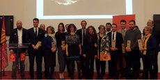 Les sept lauréats de l'édition 2017, entourés du jury et des partenaires du Prix de l'Expatriation