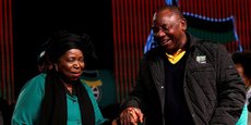 Cyril Ramaphosa essaye de maintenir l'unité de l'ANC en tendant la main à sa rivale, Dlamini-Zuma, tout en maintenant la pression sur Jacob Zuma.