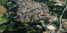 Vue aérienne de Saint-Christol, qui envisage de fusionner avec 3 autres communes de l'Hérault