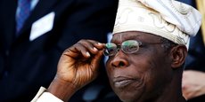 Chef de l'État nigérian de 1976 à 1979, Olusegun Obasanjo reviendra à la vie civile durant deux décennies, avant d'être réélu président de la République pour deux mandats successifs, de 1999 à 2007.