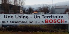 Plusieurs grandes affiches en soutien à l'usine Bosch et ses 1 600 salariés ont été accrochées dans Rodez et son agglomération ces derniers jours.