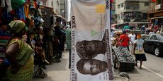 En mars 2017, la CBN, la banque centrale du Nigeria, entreprend deux mesures importantes dans une tentative de redresser son économie : le flottement de la monnaie locale et la levée de l'interdiction sur l'allocation de devises étrangères.