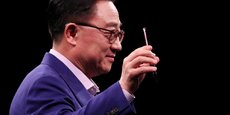 DJ Koh, le président de la division mobile de Samsung, a dévoilé dimanche les nouveaux S9 et S9+.
