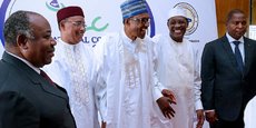 Les présidents Ali Bongo, Mahamadou Issoufou, Muhammadu Buhari, Idriss Déby Itno et Faustin Touadera, lors de la conférence sur le Lac Tchad, le 28 février à Abuja, au Nigéria.