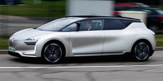 Le concept car électrique de Renault, SYMBIOZ, atteint le niveau 4 de la  classification des véhicules autonomes qui comporte six niveaux, qui vont d'une automatisation nulle jusqu'à la conduite complètement autonome dans toutes les circonstances.
