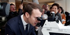 Emmanuel Macron veut donner un coup d'accélérateur au développement de l'IA dans la santé. Un secteur où l’Hexagone possède, selon lui, un avantage lié à la centralisation de ses bases de données.