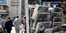 Presse : kiosque à journaux situé devant les locaux de l'AFP, à Paris