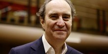 Le magnat francais des telecoms xavier niel temoigne dans une audience au senat francais a paris