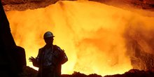 Un ouvrier de l'acierie de thyssenkrupp a duisburg