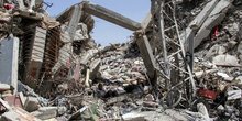 Les decombres d'un immeuble residentiel detruit par des frappes israeliennes dans le nord de la bande de gaza