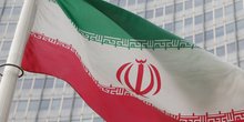 Le drapeau iranien flotte devant le siege de l'aiea
