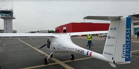 Avion électrique aéroport Lyon-Bron biplace Pipistrel Velis Electro