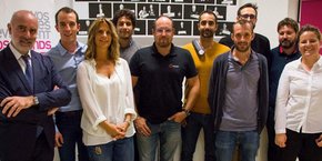 De gauche à droite : L. Gauze (président de PMI), A. Laurent (DG de WeSprint) et huit des 12 startuppers sélectionnés par l'accélérateur