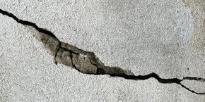 Plus d'un propriétaire sur deux de maison individuelle est confronté au phénomène de retrait-gonflement des sols argileux, à l'origine de fissures sur son logement.