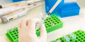Eurofins dispose d'un capacité de 100 tests quotidiens.