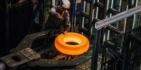 Aubert & Duval est l'un des leaders mondiaux des aciers de hautes performances, des superalliages, du titane et de l'aluminium, et un fournisseur stratégique pour la filière aéronautique.