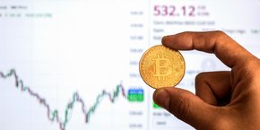 Sur un an, la hausse du prix du bitcoin atteint +147%, selon les données de Bitstamp.